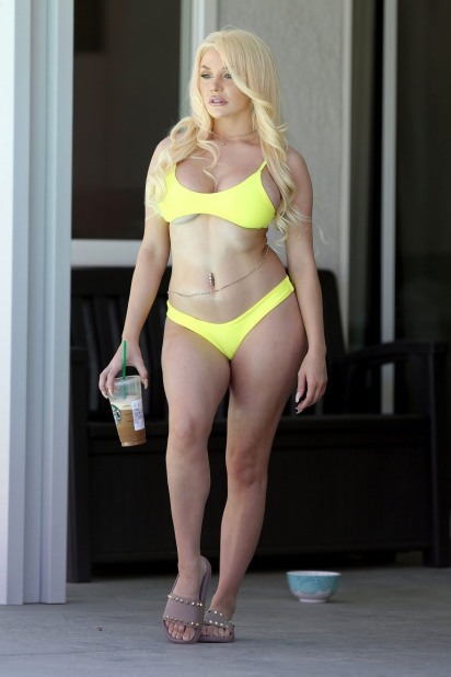 Courtney Stodden no underwear