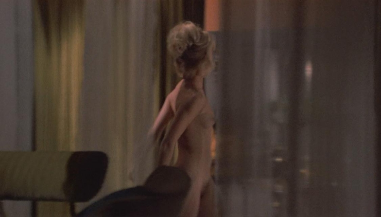 Goldie Hawn buttocks are visible 97