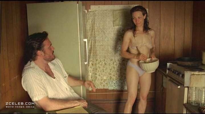 Lili Taylor no underwear